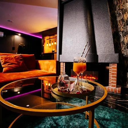 Hébergement de vacances L Escale Vrai Jacuzzi 130 Jets, Sauna, Lit King Size, écran Géant, Netflix *