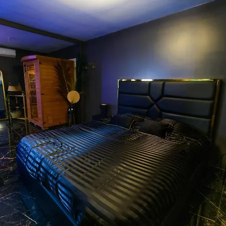 Hébergement de vacances L Escale Vrai Jacuzzi 130 Jets, Sauna, Lit King Size, écran Géant, Netflix *