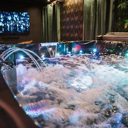 Hébergement de vacances L Escale Vrai Jacuzzi 130 Jets, Sauna, Lit King Size, écran Géant, Netflix