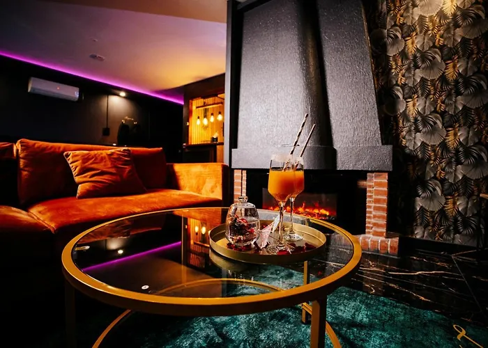 Hébergement de vacances L Escale Vrai Jacuzzi 130 Jets, Sauna, Lit King Size, écran Géant, Netflix *