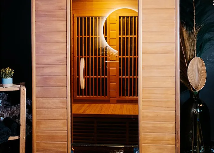 Hébergement de vacances L Escale Vrai Jacuzzi 130 Jets, Sauna, Lit King Size, écran Géant, Netflix *